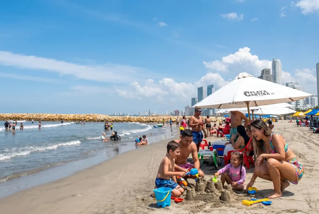 Familia con niños construyendo castillos de arena en la playa de Bocagrande durante el receso escolar en Cartagena