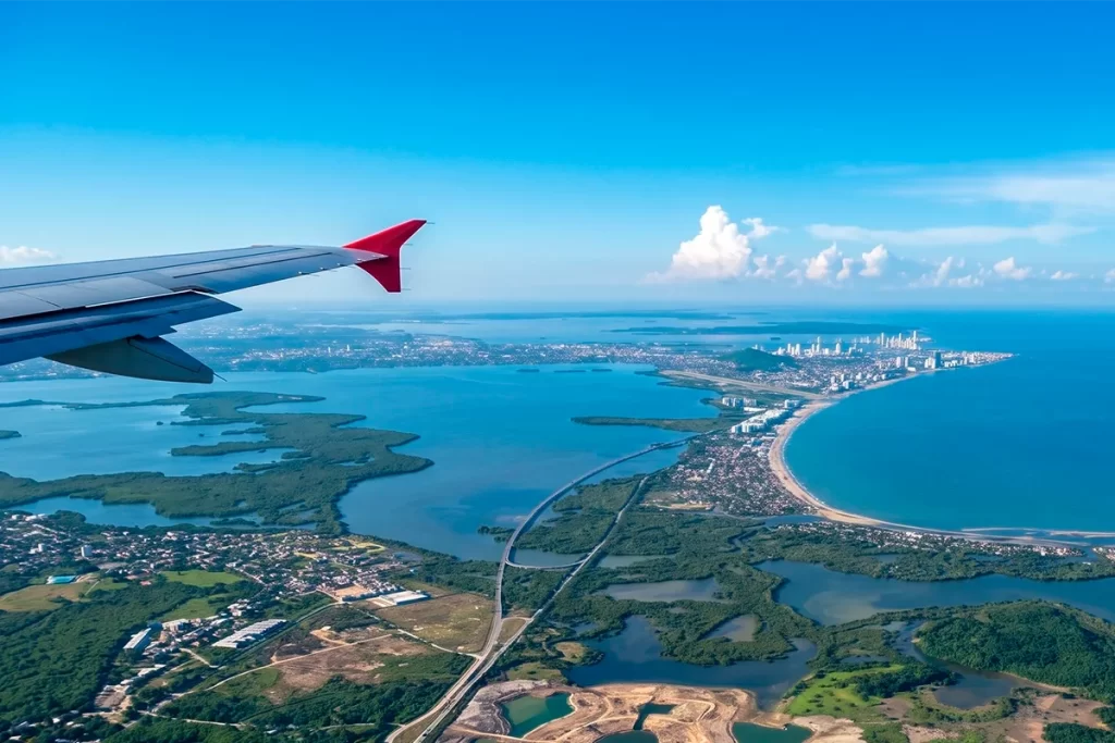 Vista aérea de Cartagena desde el avión llegando desde Cali